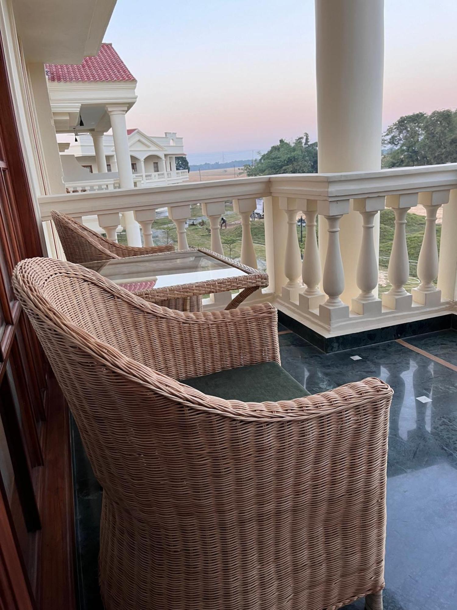 Royale De' Casa Resort Казіранґа Екстер'єр фото