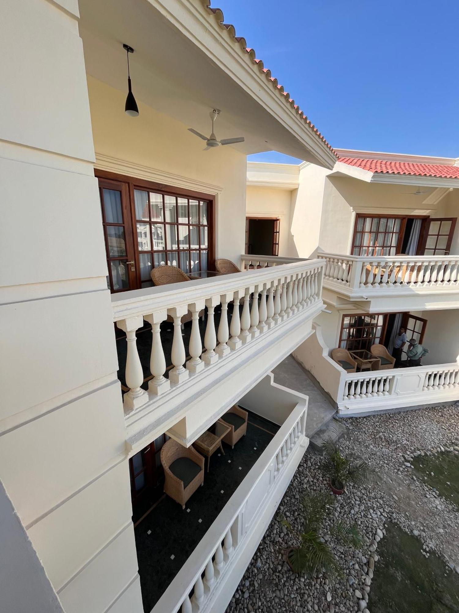 Royale De' Casa Resort Казіранґа Екстер'єр фото