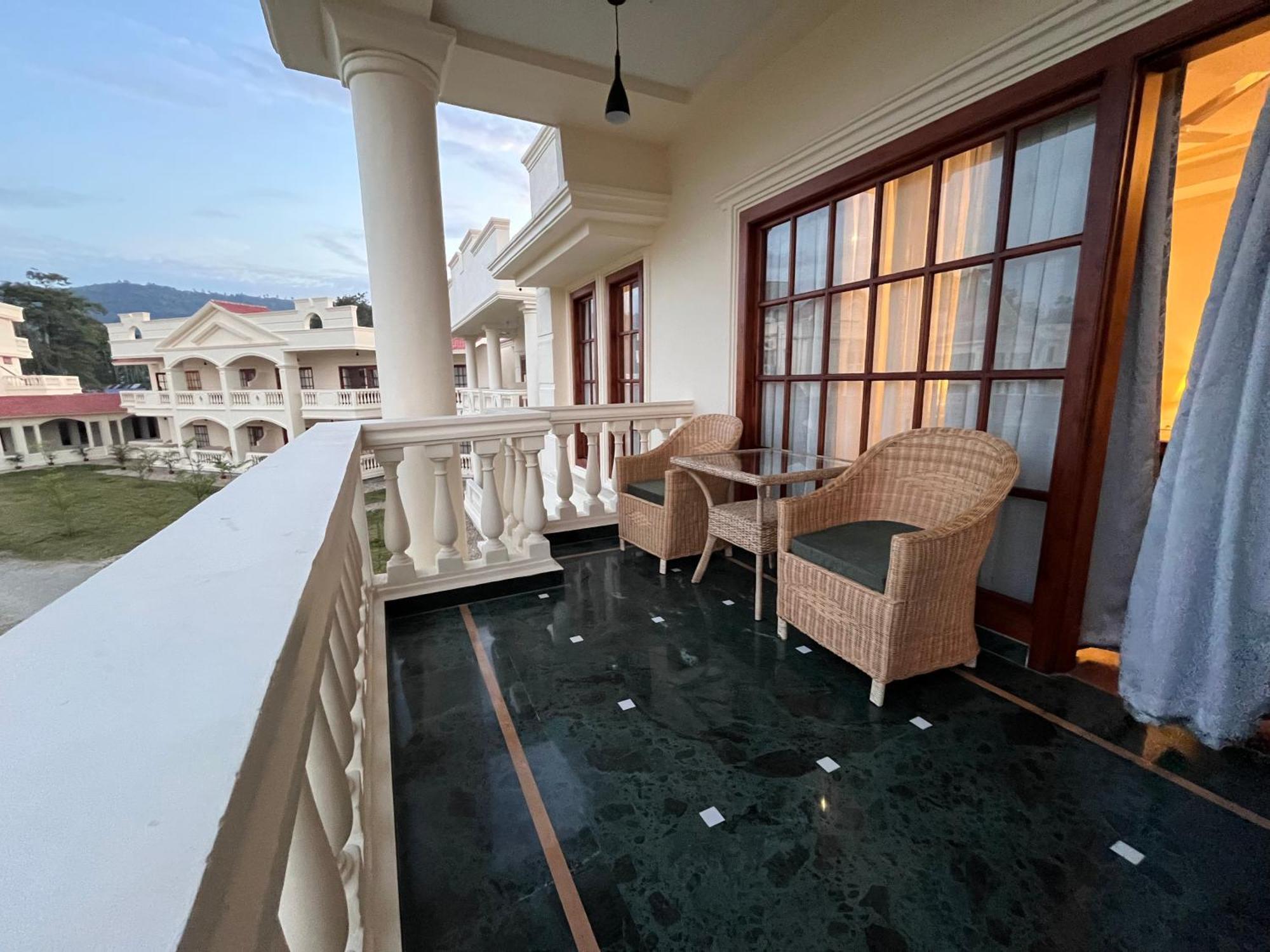 Royale De' Casa Resort Казіранґа Екстер'єр фото